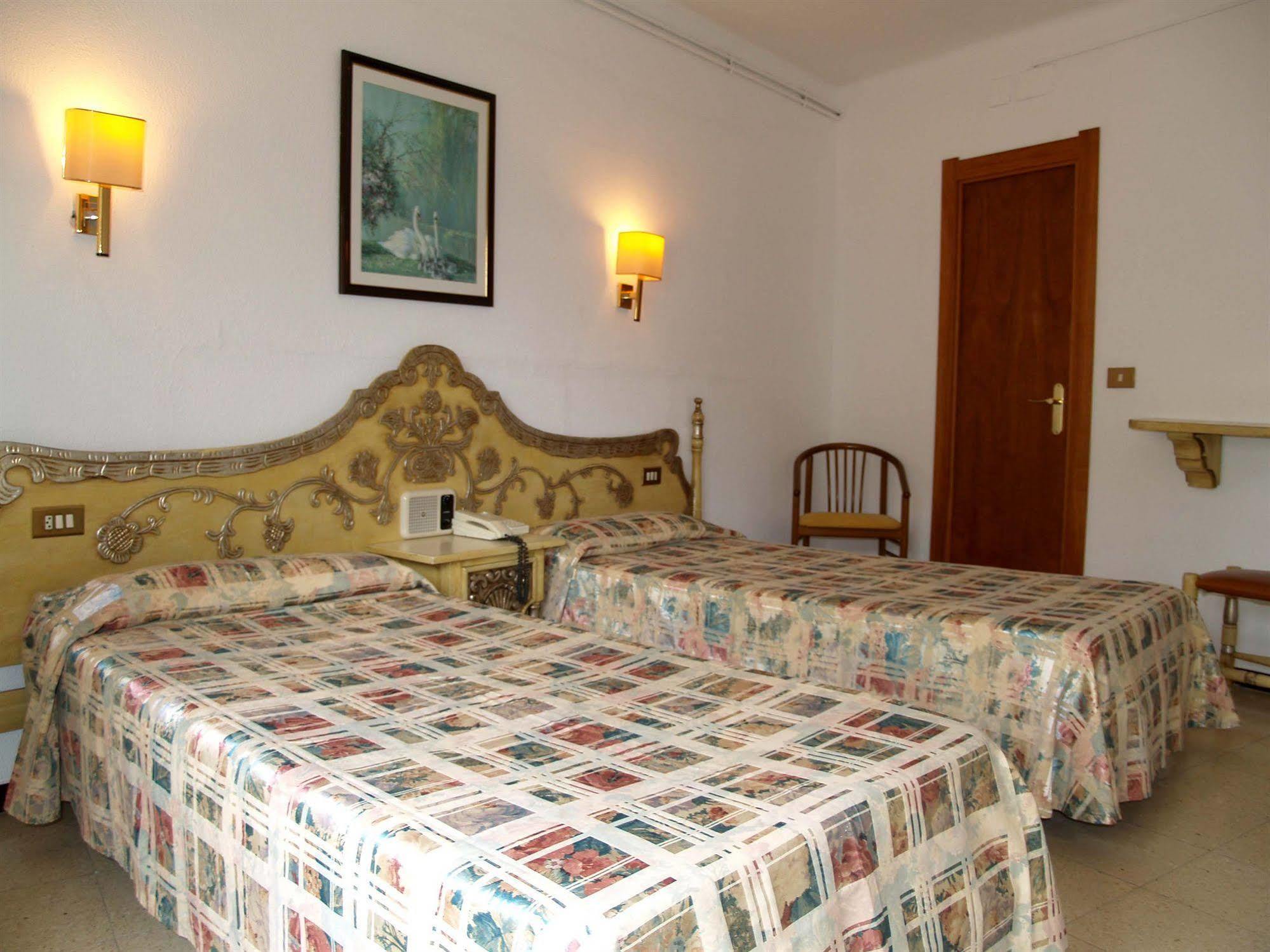 Hotel Hostal Del Sol Sant Feliu de Guíxols Extérieur photo