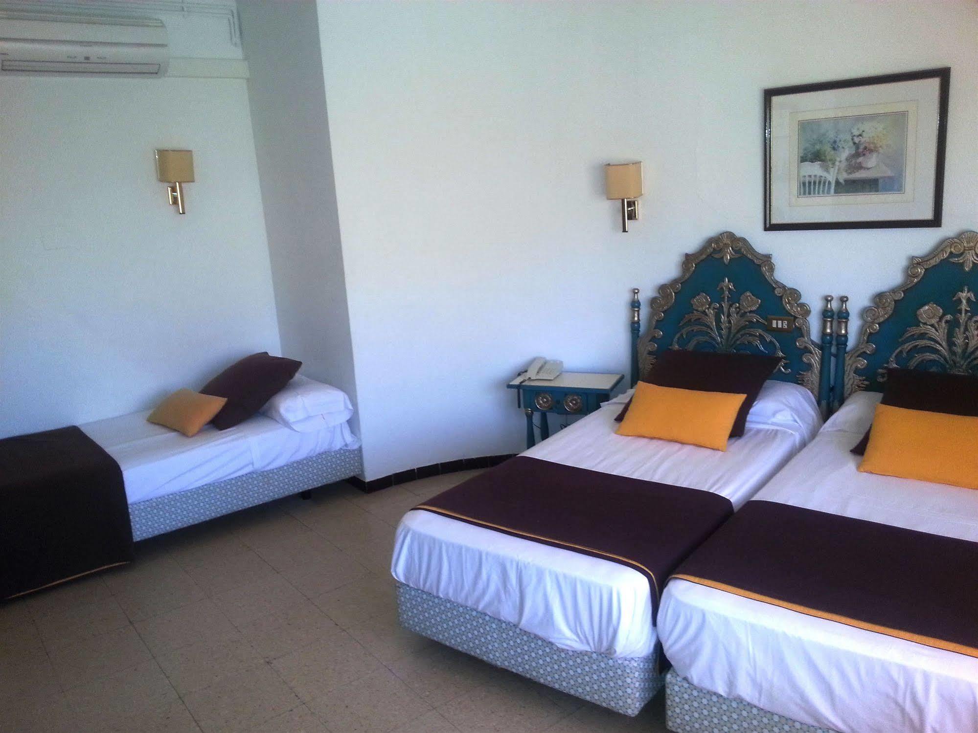 Hotel Hostal Del Sol Sant Feliu de Guíxols Extérieur photo