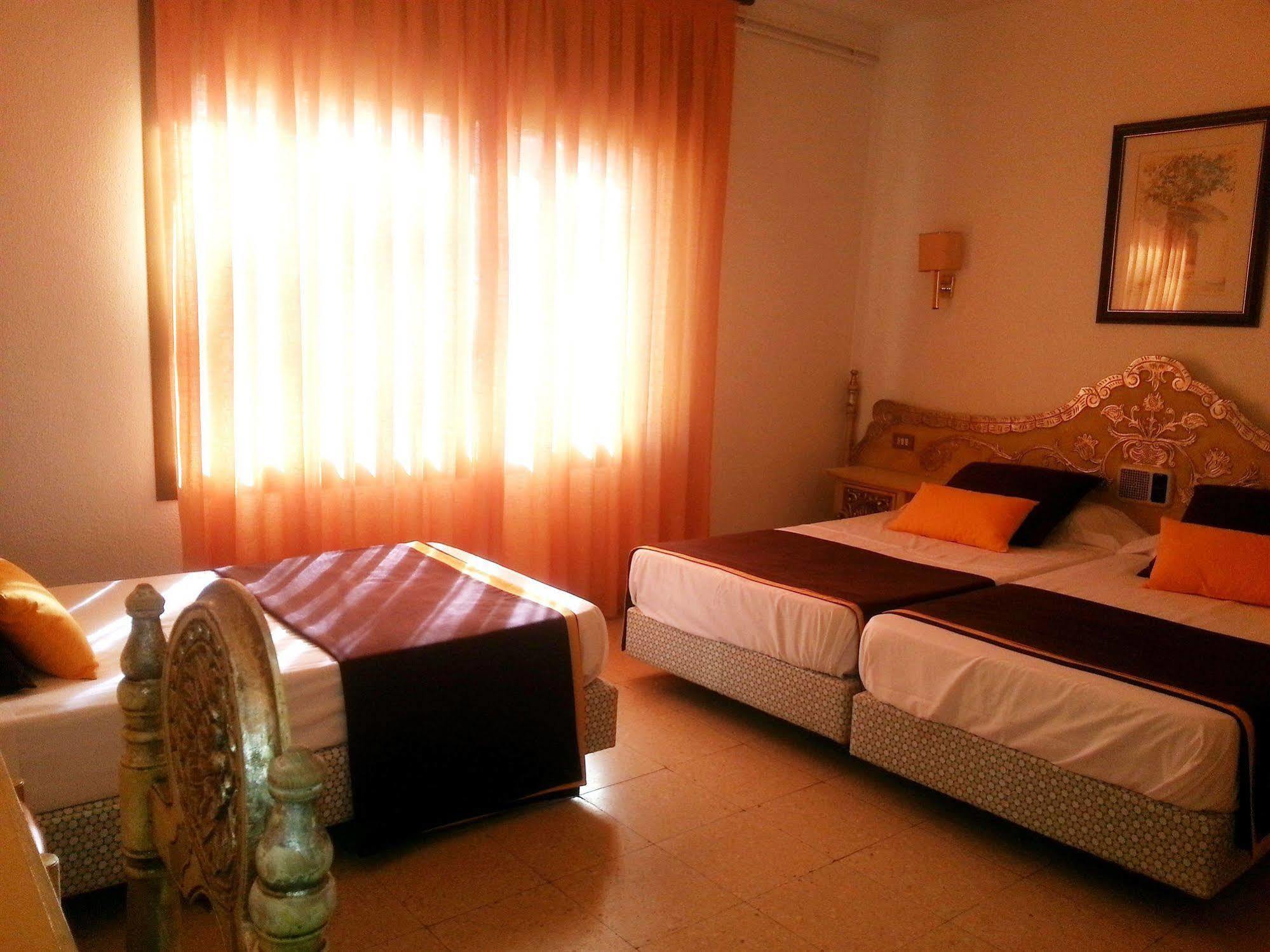 Hotel Hostal Del Sol Sant Feliu de Guíxols Extérieur photo