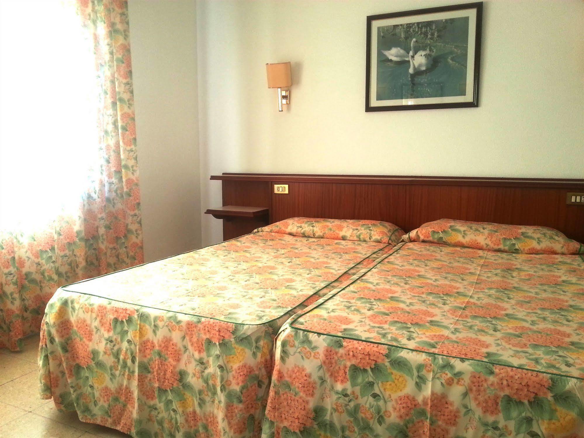 Hotel Hostal Del Sol Sant Feliu de Guíxols Extérieur photo