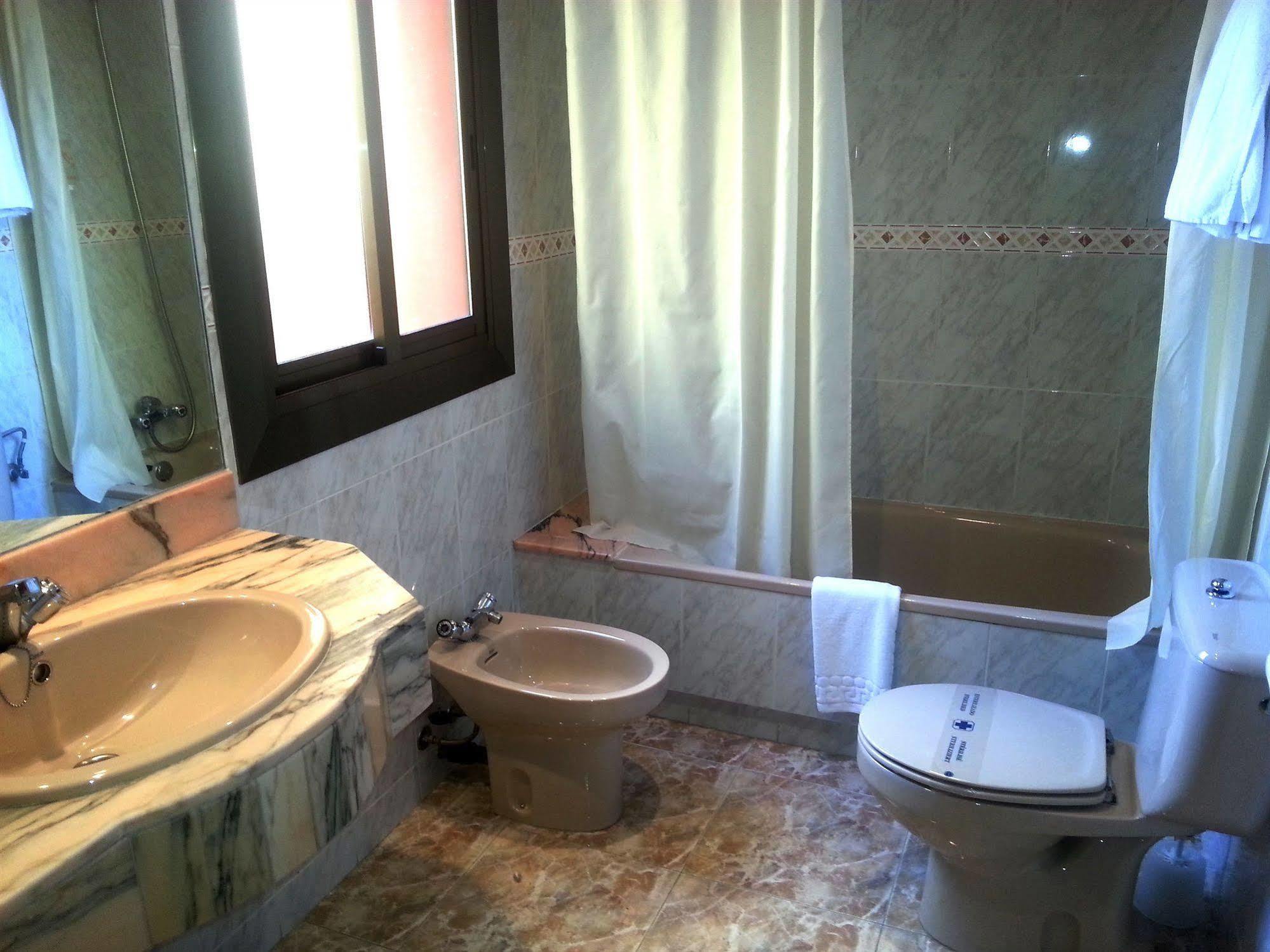 Hotel Hostal Del Sol Sant Feliu de Guíxols Extérieur photo