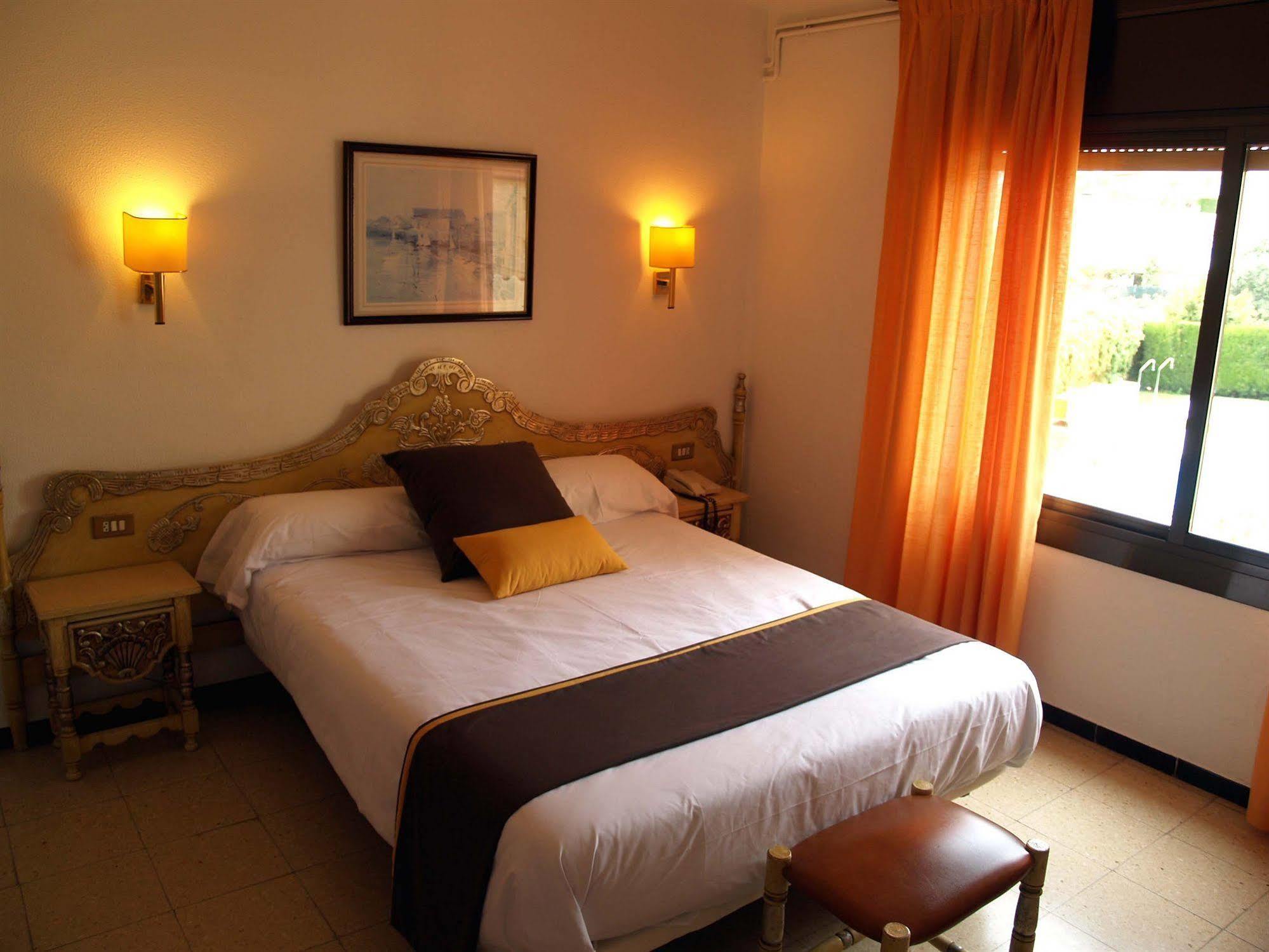 Hotel Hostal Del Sol Sant Feliu de Guíxols Extérieur photo