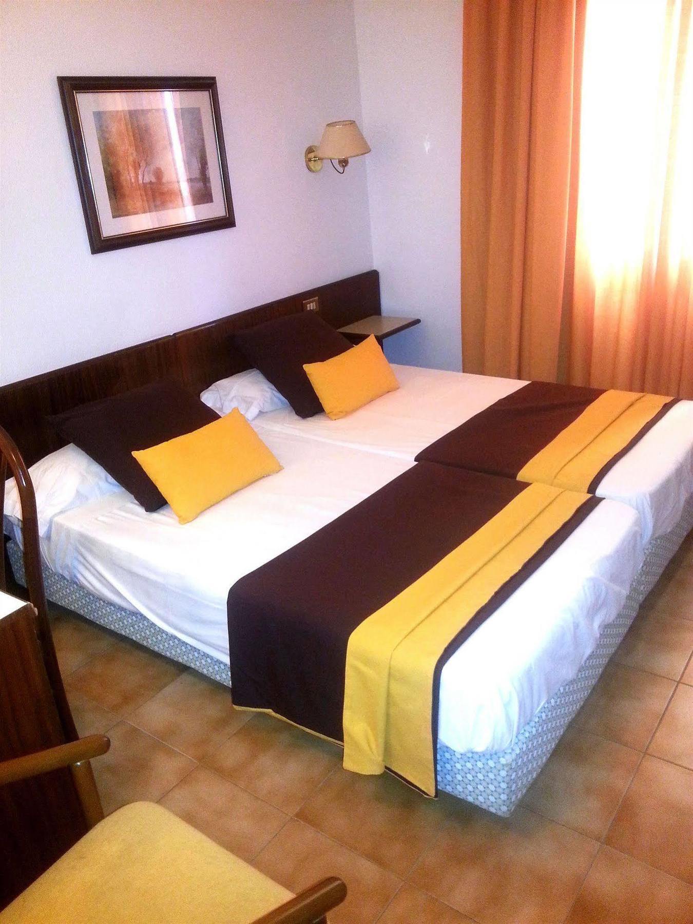 Hotel Hostal Del Sol Sant Feliu de Guíxols Extérieur photo